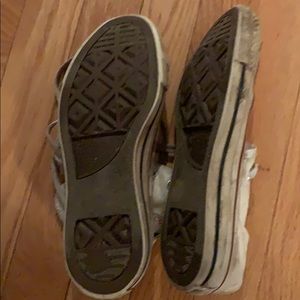 White Converse high top sneakers👟